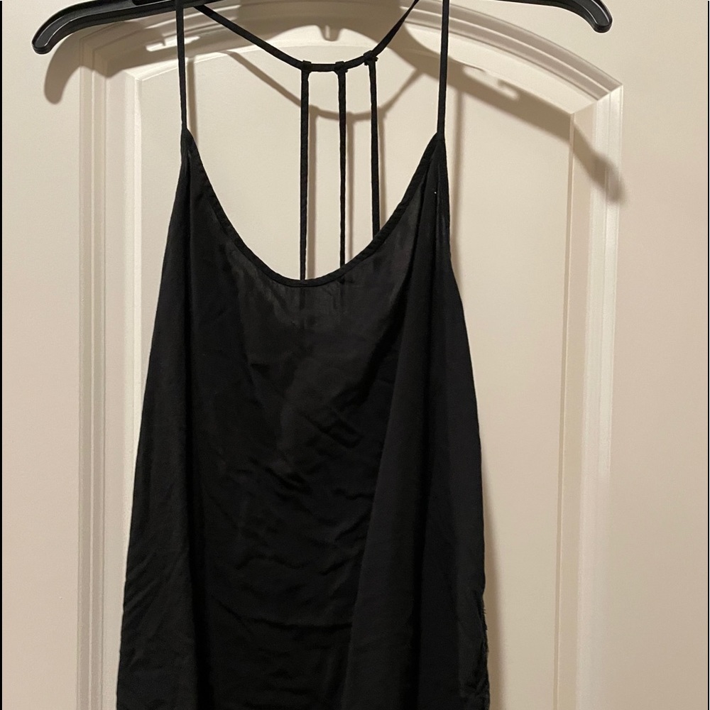 BLACK STRAPPY FLOWY BLOUSE
